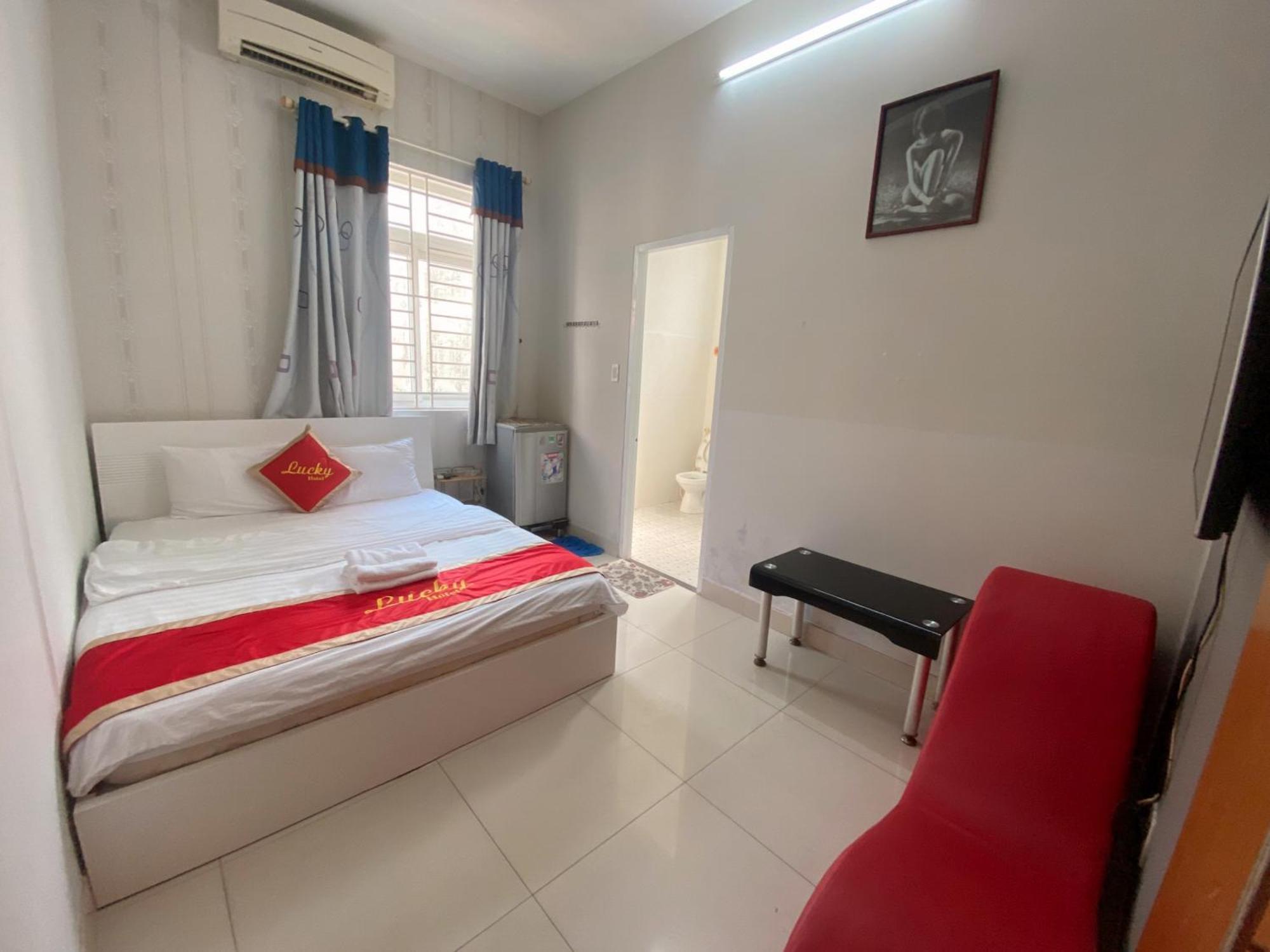 Lucky Hotel 胡志明市 外观 照片